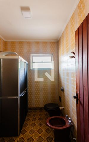 Casa à venda com 271m², 3 quartos e 6 vagas Casa à venda com 271m², 3 quartos e 6 vagasBanheiro