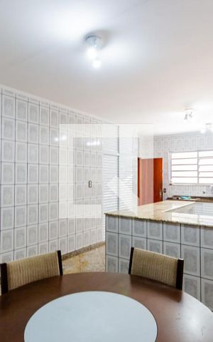 Casa à venda com 271m², 3 quartos e 6 vagas Casa à venda com 271m², 3 quartos e 6 vagasCozinha