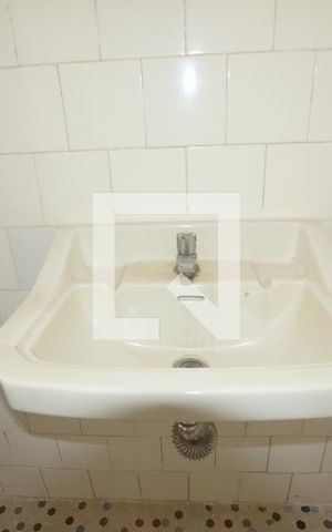 Apartamento para alugar com 65m², 2 quartos e sem vagaBanheiro 