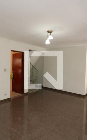 Casa para alugar com 110m², 4 quartos e 2 vagasSala