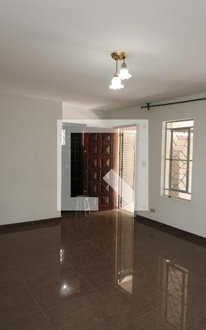 Casa para alugar com 110m², 4 quartos e 2 vagasSala