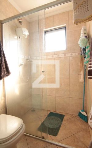 Casa à venda com 196m², 3 quartos e 2 vagasBanheiro do Quarto 1