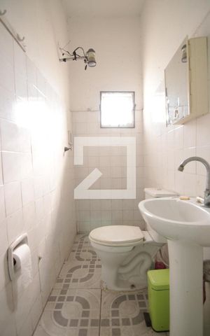 Casa à venda com 196m², 3 quartos e 2 vagasBanheiro - Área Externa