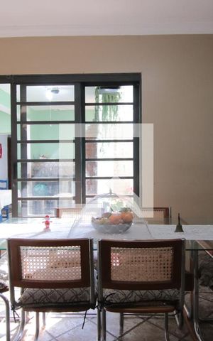 Casa à venda com 196m², 3 quartos e 2 vagasCozinha