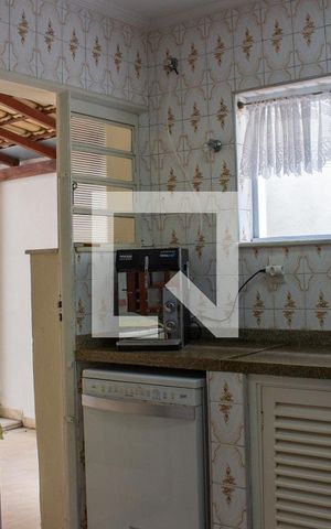 Casa à venda com 300m², 4 quartos e 4 vagas Casa à venda com 300m², 4 quartos e 4 vagasCozinha