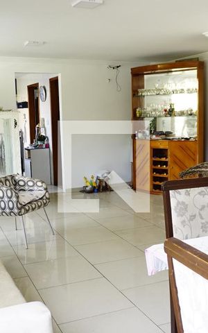 Casa à venda com 205m², 3 quartos e 2 vagasSala