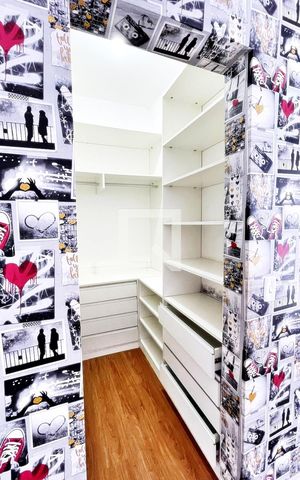 Casa à venda com 826m², 5 quartos e 12 vagasCloset da Suíte 2