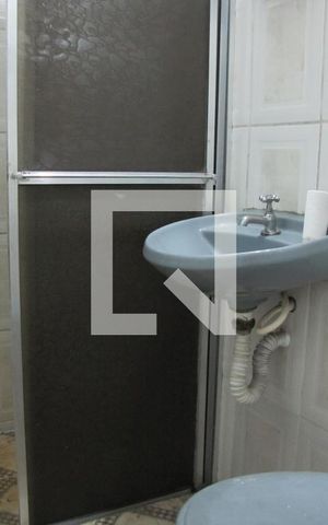 Casa à venda com 200m², 3 quartos e 3 vagasBanheiro Casa 2
