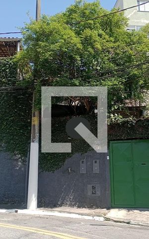 Casa à venda com 200m², 3 quartos e 3 vagas Casa à venda com 200m², 3 quartos e 3 vagasEntrada