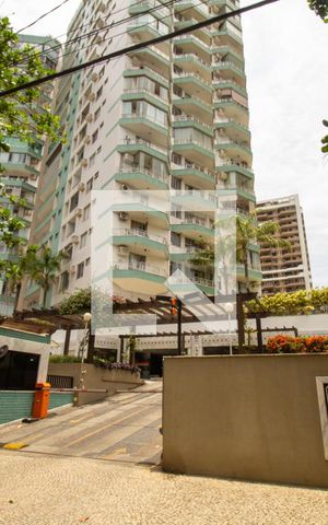 Apartamento à venda com 80m², 2 quartos e 1 vaga Apartamento à venda com 80m², 2 quartos e 1 vagaFachada