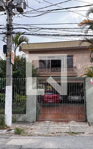 Casa para alugar com 762m², 5 quartos e 8 vagas Casa para alugar com 762m², 5 quartos e 8 vagasFachada e Garagem