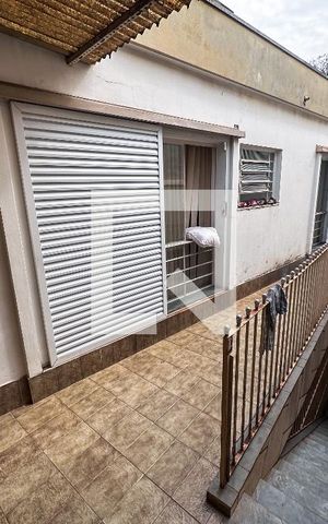 Casa para alugar com 762m², 5 quartos e 8 vagas Casa para alugar com 762m², 5 quartos e 8 vagasEscada para Churrasqueira e Garagem
