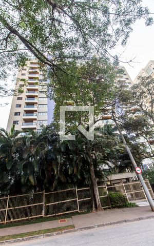 Apartamento à venda com 131m², 3 quartos e 2 vagas Apartamento à venda com 131m², 3 quartos e 2 vagasVista da Rua
