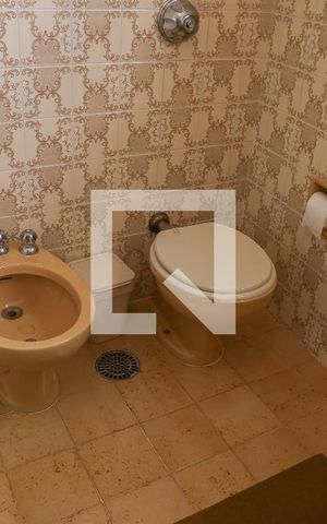 Casa à venda com 219m², 4 quartos e 2 vagas Casa à venda com 219m², 4 quartos e 2 vagasBanheiro Social