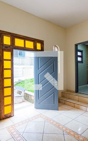 Casa para alugar com 340m², 6 quartos e 3 vagas Casa para alugar com 340m², 6 quartos e 3 vagasQuarto 6 - Casa 2