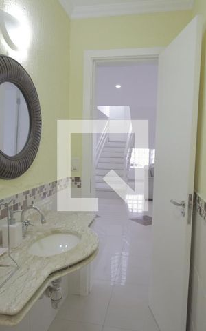 Casa de condomínio à venda com 230m², 3 quartos e 5 vagasLavabo