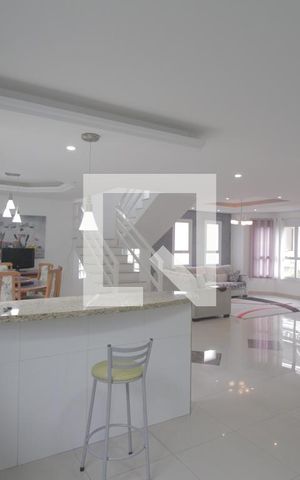 Casa de condomínio à venda com 230m², 3 quartos e 5 vagasSala 1