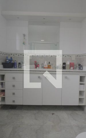 Casa de condomínio à venda com 230m², 3 quartos e 5 vagasBanheiro da Suíte