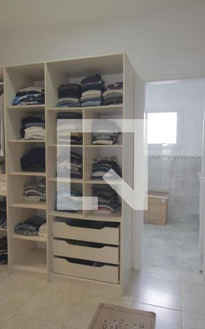 Casa de condomínio à venda com 230m², 3 quartos e 5 vagasCloset