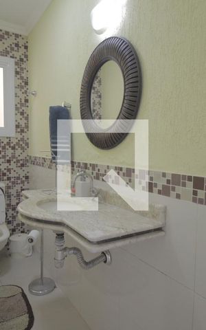 Casa de condomínio à venda com 230m², 3 quartos e 5 vagasLavabo
