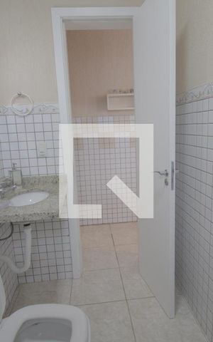 Casa de condomínio à venda com 230m², 3 quartos e 5 vagasBanheiro de serviço