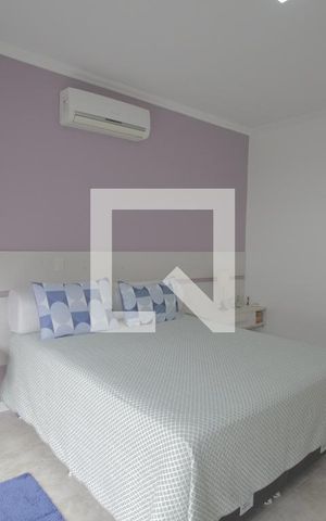 Casa de condomínio à venda com 230m², 3 quartos e 5 vagasSuíte