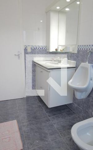Casa de condomínio à venda com 230m², 3 quartos e 5 vagasBanheiro