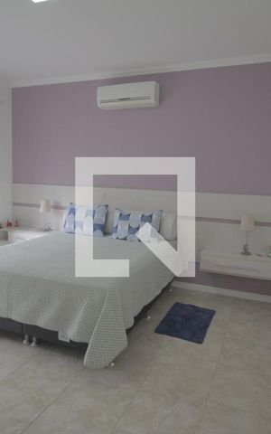 Casa de condomínio à venda com 230m², 3 quartos e 5 vagasSuíte