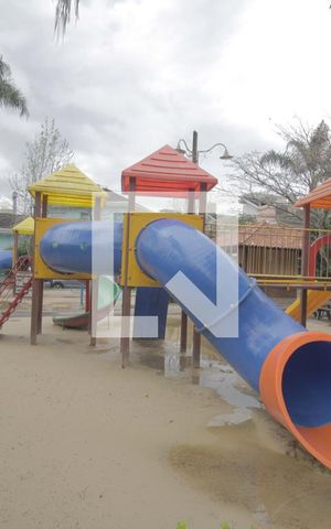 Casa de condomínio à venda com 230m², 3 quartos e 5 vagasÁrea comum - Playground