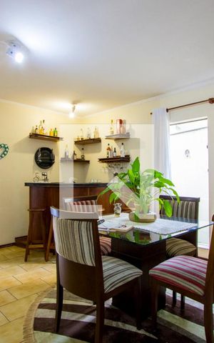 Casa à venda com 330m², 3 quartos e 3 vagasSala de estar