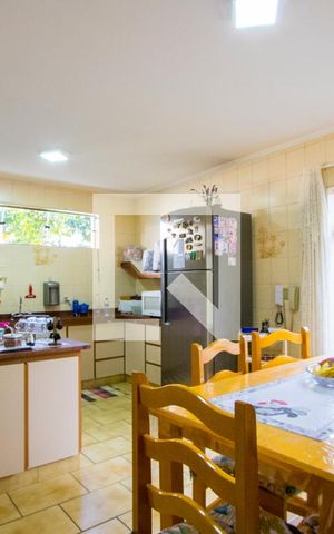 Casa à venda com 330m², 3 quartos e 3 vagasCozinha