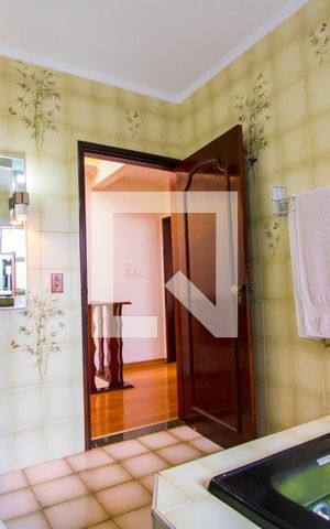 Casa à venda com 330m², 3 quartos e 3 vagasBanheiro social