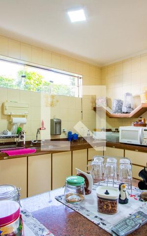 Casa à venda com 330m², 3 quartos e 3 vagasCozinha
