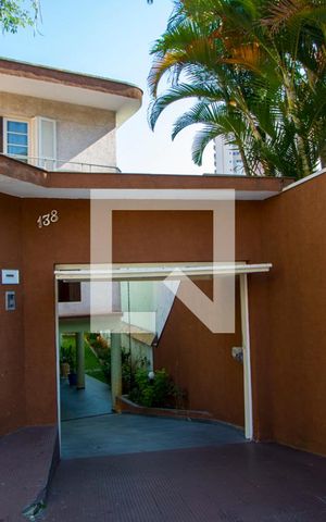 Casa à venda com 330m², 3 quartos e 3 vagasFachada