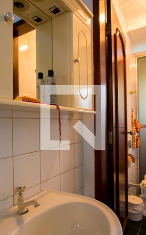 Casa à venda com 330m², 3 quartos e 3 vagasBanheiro de serviço