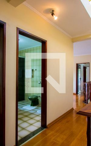 Casa à venda com 330m², 3 quartos e 3 vagasCorredor - Superior