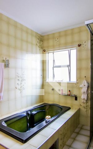 Casa à venda com 330m², 3 quartos e 3 vagasBanheiro social