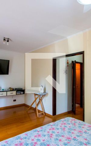 Casa à venda com 330m², 3 quartos e 3 vagasQuarto 1 - Suíte