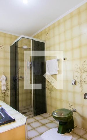 Casa à venda com 330m², 3 quartos e 3 vagasBanheiro social