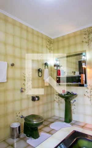 Casa à venda com 330m², 3 quartos e 3 vagasBanheiro social