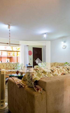 Casa à venda com 330m², 3 quartos e 3 vagasSala de tv