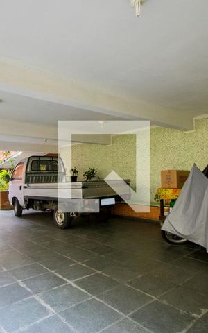 Casa à venda com 330m², 3 quartos e 3 vagasGaragem