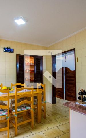 Casa à venda com 330m², 3 quartos e 3 vagasCozinha