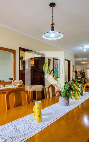 Casa à venda com 330m², 3 quartos e 3 vagasSala de jantar