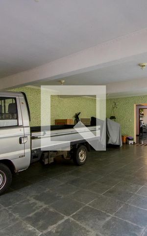 Casa à venda com 330m², 3 quartos e 3 vagasGaragem