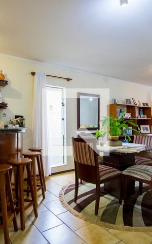 Casa à venda com 330m², 3 quartos e 3 vagasSala de estar