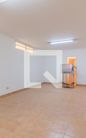 Casa à venda com 340m², 5 quartos e 2 vagas Casa à venda com 340m², 5 quartos e 2 vagasSalão