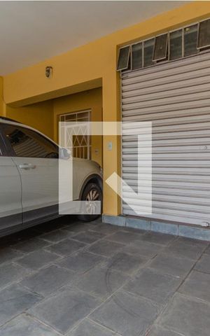Casa à venda com 340m², 5 quartos e 2 vagas Casa à venda com 340m², 5 quartos e 2 vagasGaragem