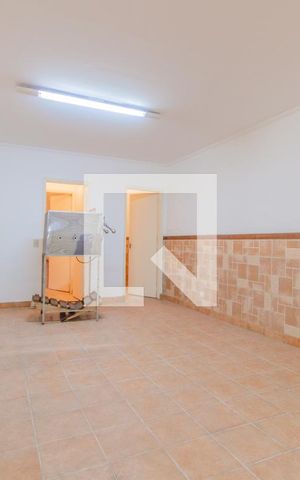 Casa à venda com 340m², 5 quartos e 2 vagas Casa à venda com 340m², 5 quartos e 2 vagasSalão