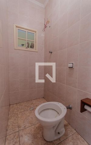 Casa à venda com 340m², 5 quartos e 2 vagas Casa à venda com 340m², 5 quartos e 2 vagasBanheiro de Serviço 2
